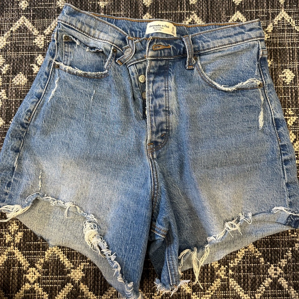 Abercrombie 90s relaxed shorts